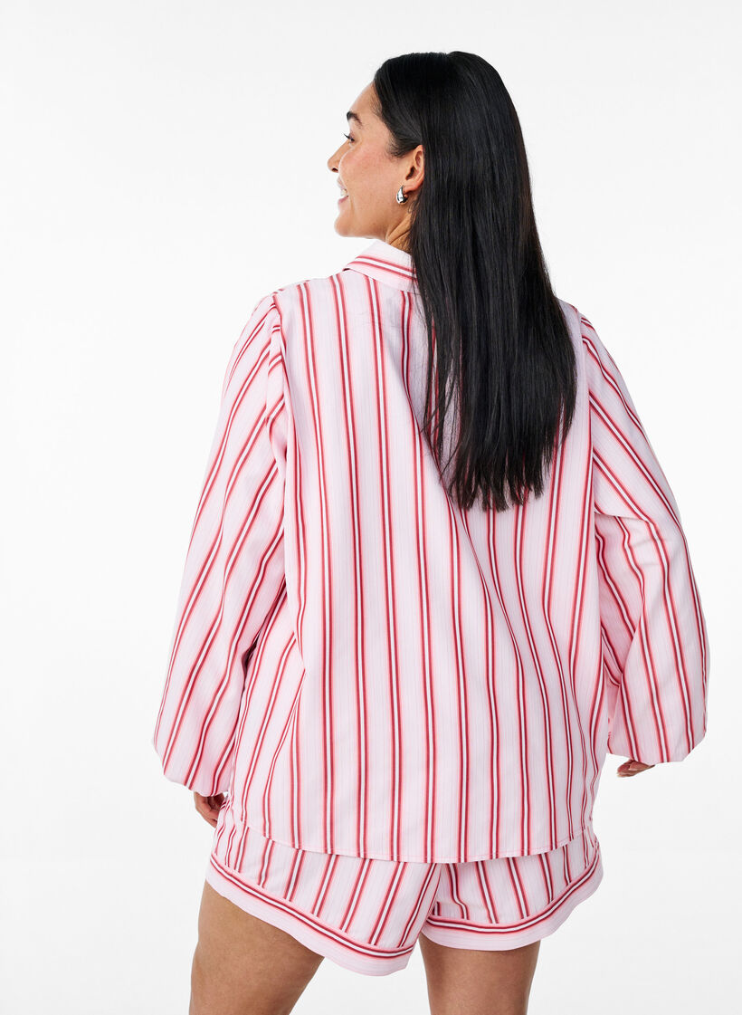 Løs skjorte med striper og lange ermer, Pink stripe, Model