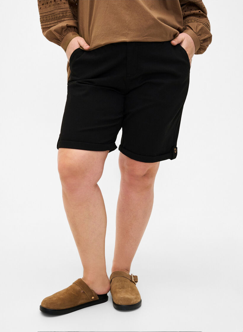 Chinoshorts med lommer, Black, Model image number 2