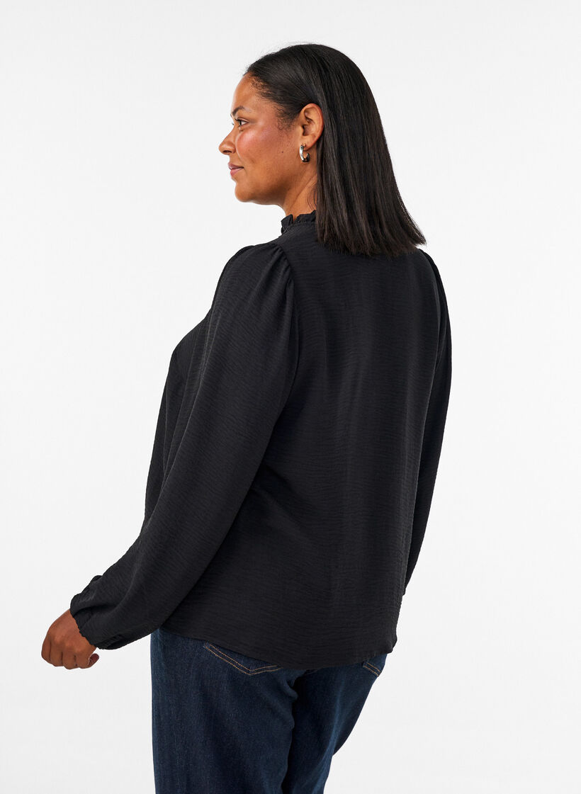 Bluse med V-hals og heklet b&aring;nd, Svart, Model image number 2