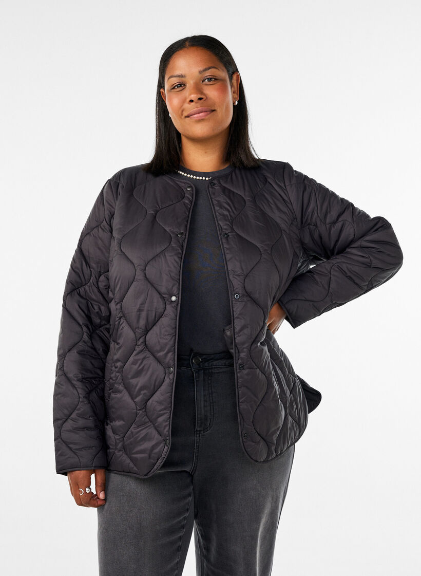 Quiltet jakke med trykknapper og rund hals, Svart, Model image number 0