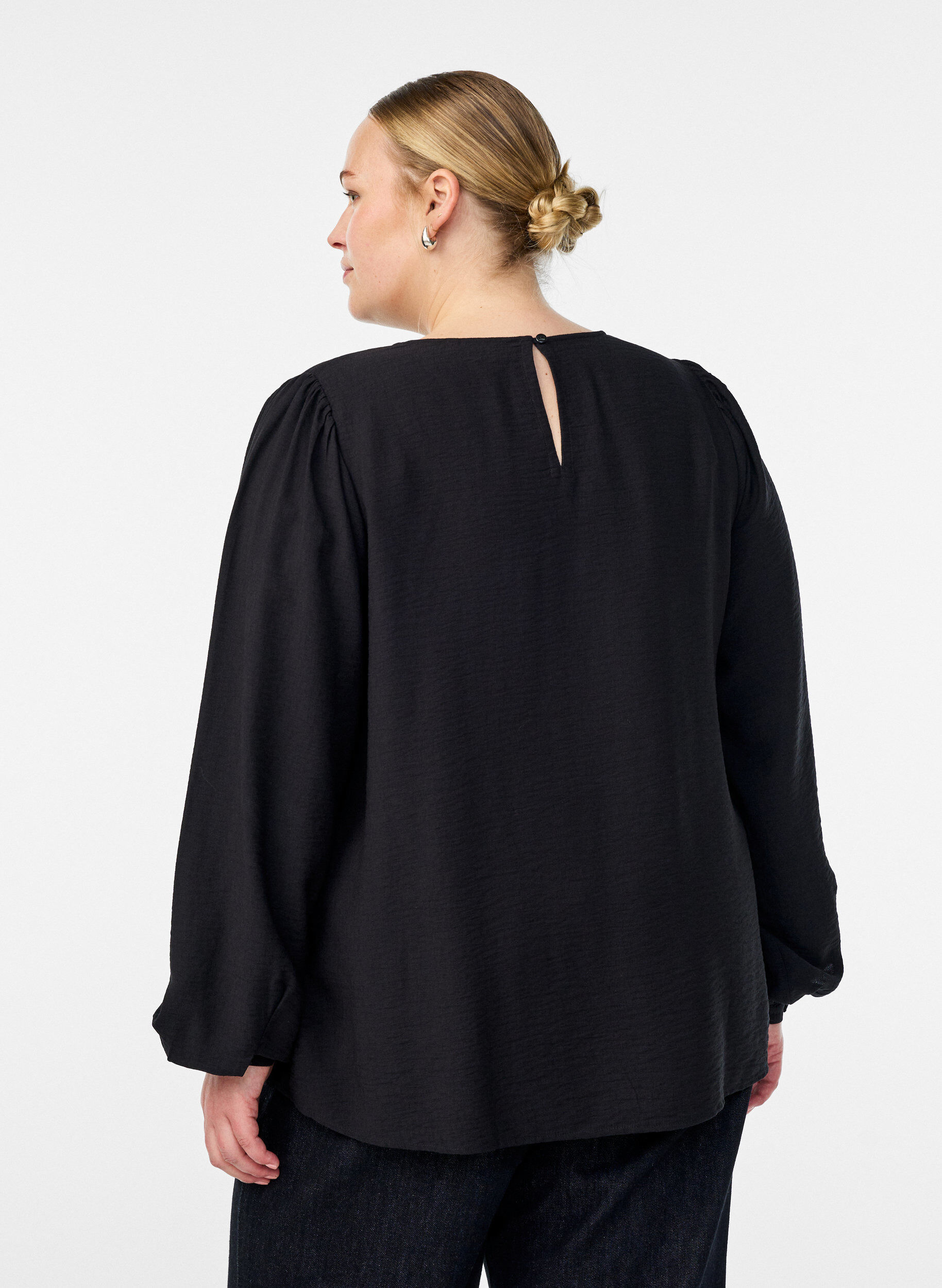 Zizzi Langermet bluse i viskose, Svart, Model image number 2