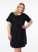 FLASH - Kort T-skjortekjole med bindebelte, Svart, Model image number 0