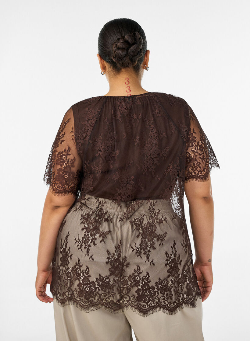 Kortermet bluse med blonder og knyting, Brun, Model image number 2