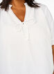 Kortermet bluse i viskose med volangdetaljer, Bright White, Model image number 2