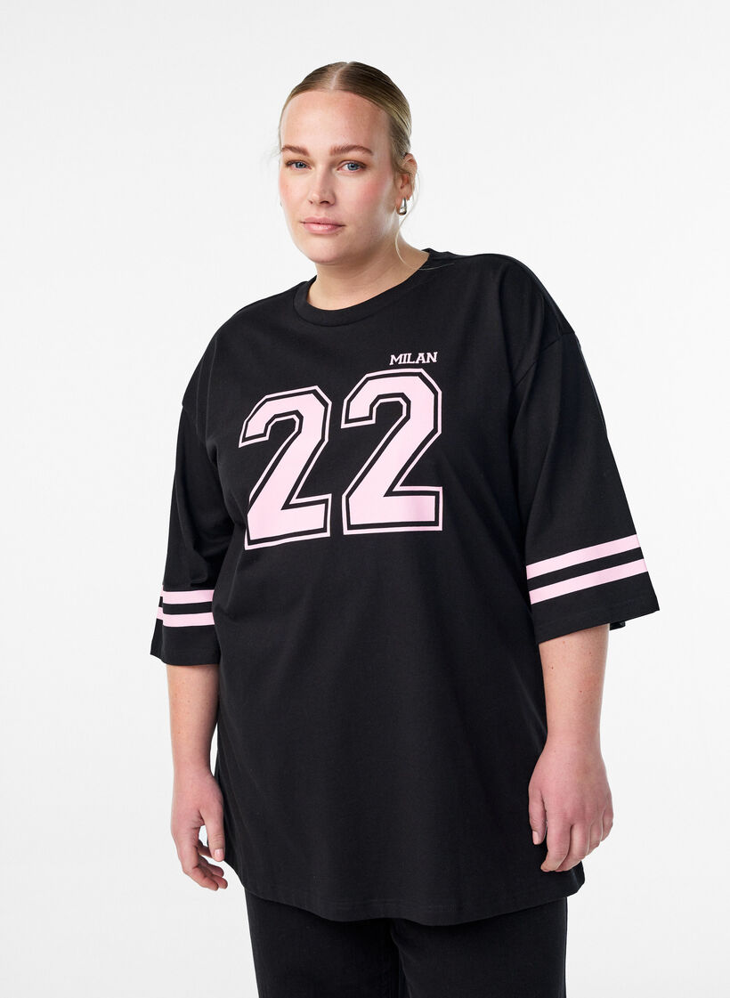 Oversized college T-skjorte med 3/4 ermer, Svart, Model image number 0