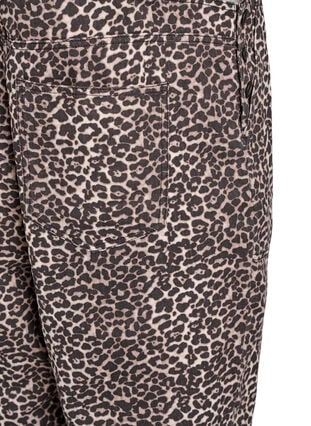 Zizzi Leopardmønstret denim-snekkerbukse., Light LEO, Packshot image number 3