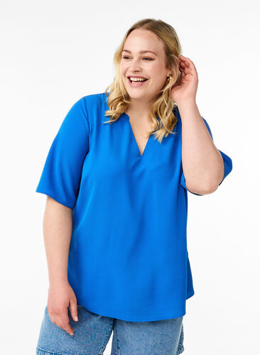 Zizzi Kortermet bluse med V-hals, Blå, Model image number 0