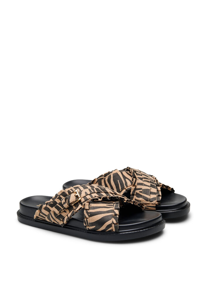 Wide fit - Slip-on sandal med volangkanter, Zebra AOP, Packshot
