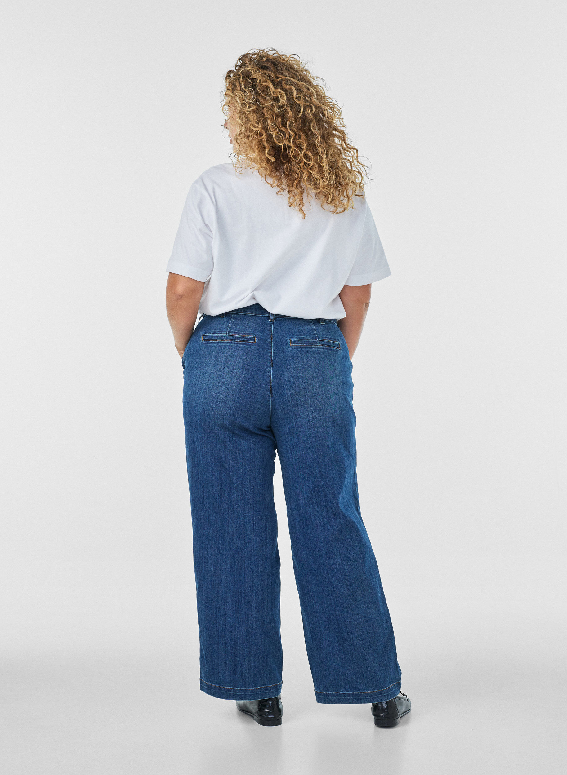 ZizziWide fit Myra jeans med h&oslash;y midje, Bl&aring;, Model image number 1