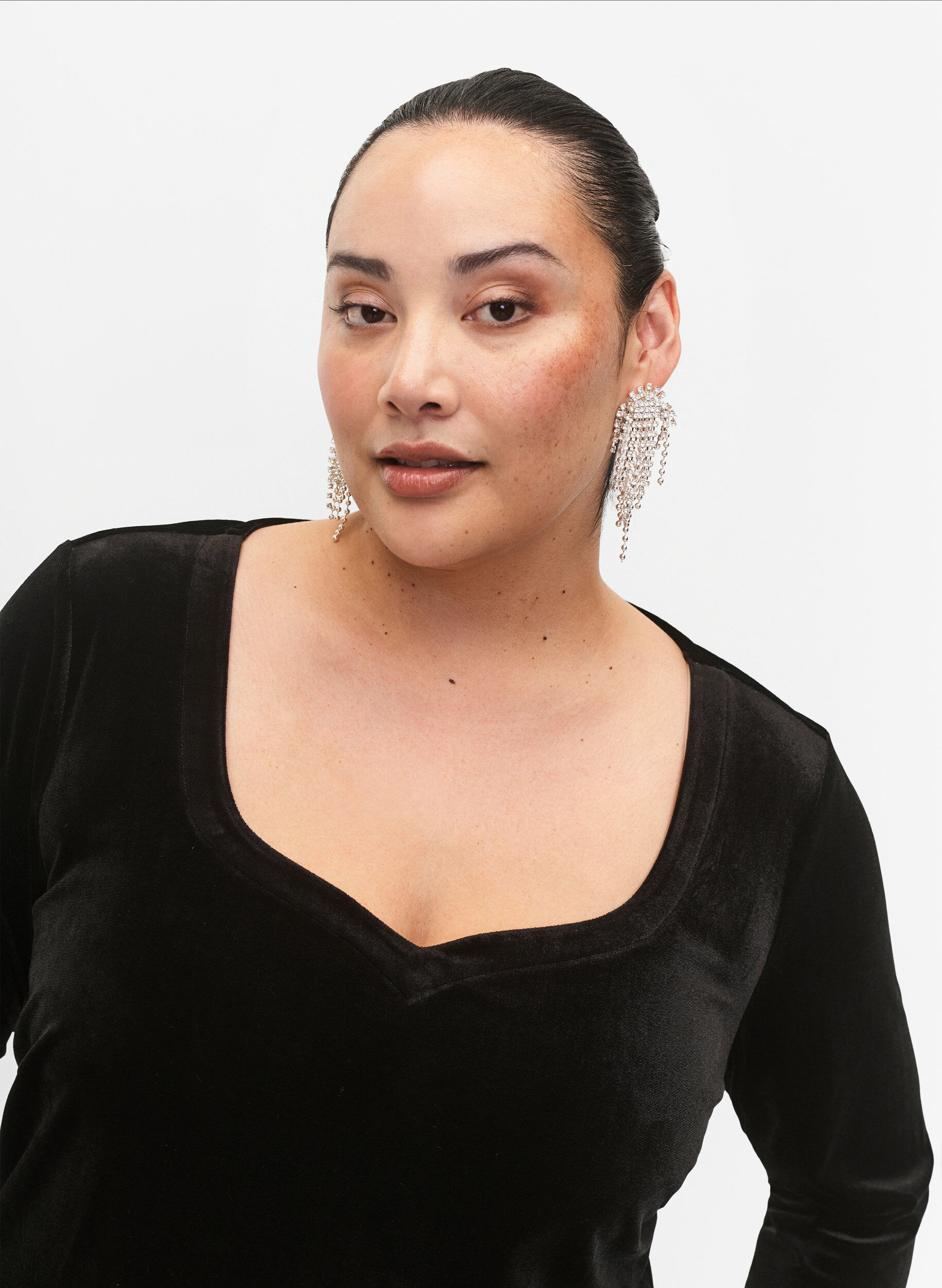 Zizzi Kjole i velur med lange ermer, Black, Model image number 2