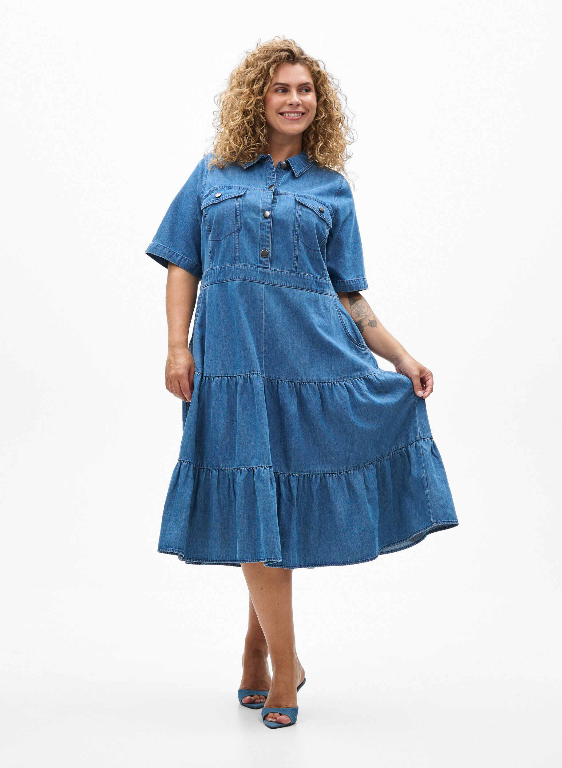 ZizziMidikjole i denim med knapper og korte ermer, Bl&aring;, Model image number 1