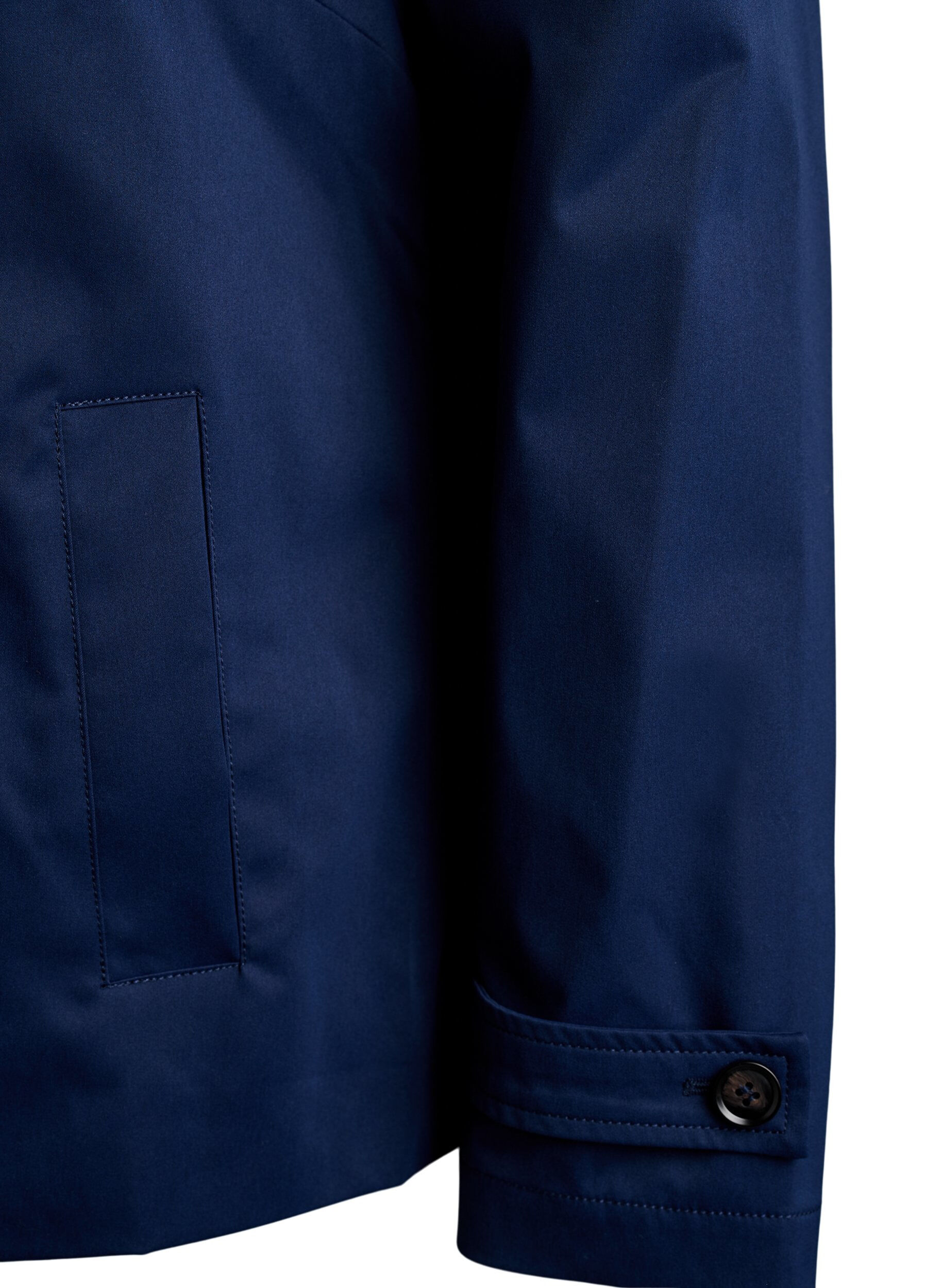 Zizzi Kort trenchcoat med krage og raglanermer, Bl&aring;, Packshot image number 3