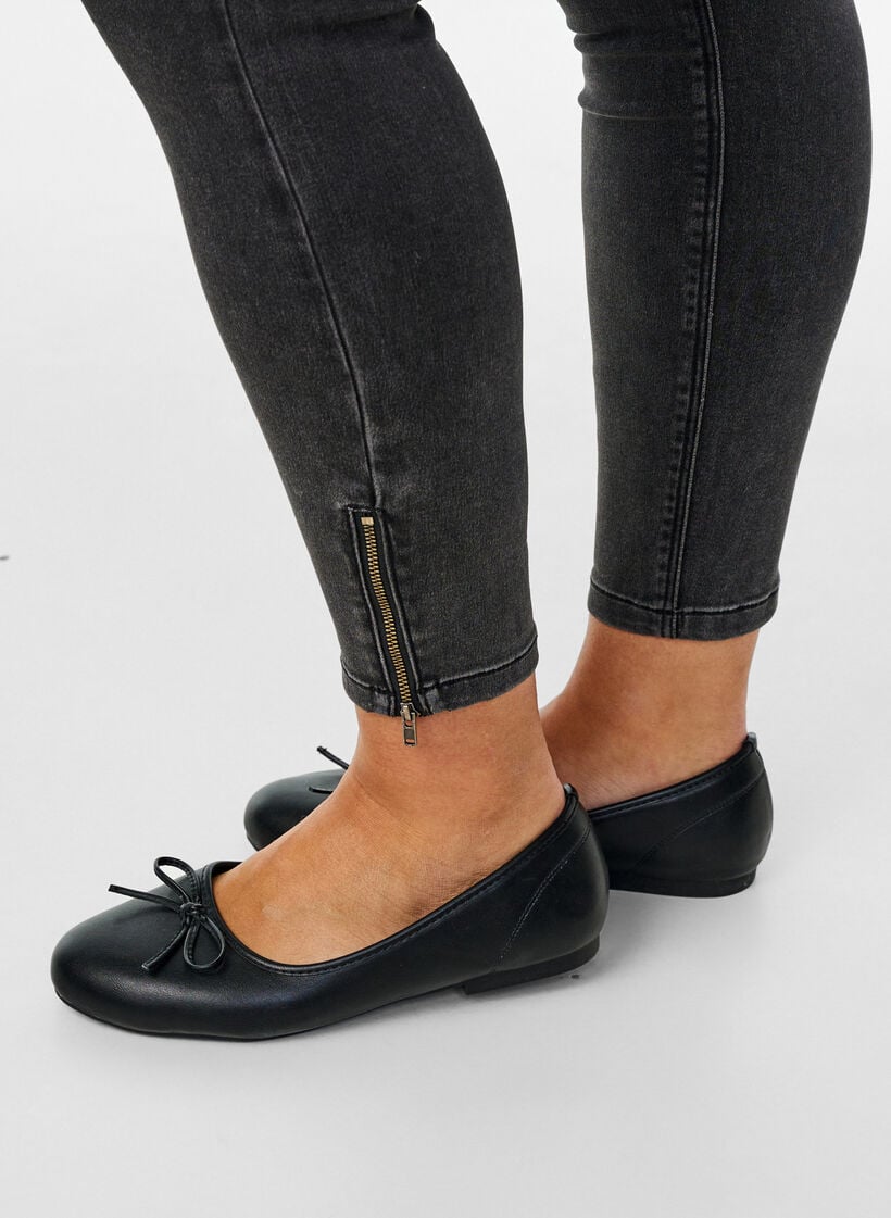 Cropped Amy jeans med glidelåsdetaljer, Grå, Model image number 4