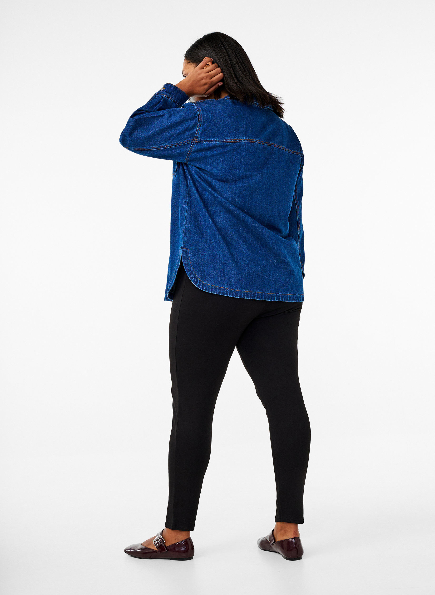 Zizzi Viscose-leggings med knappdetaljer, Svart, Model image number 1