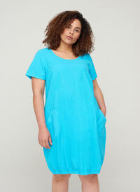Kortermet kjole i bomull, River Blue, Model