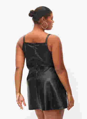Kjole i imitert skinn med A-form, Black, Model image number 1