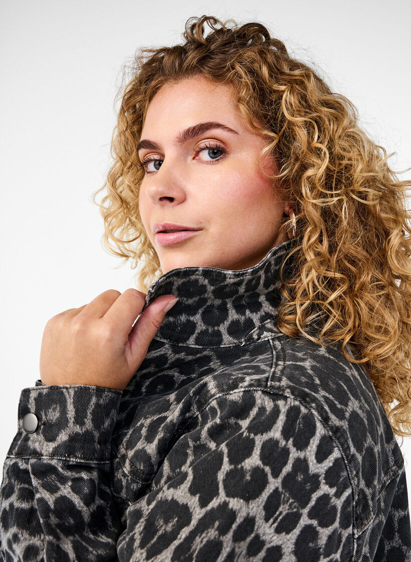 Leopardmønstret denimskjorte med knapper, Grå, Model image number 4