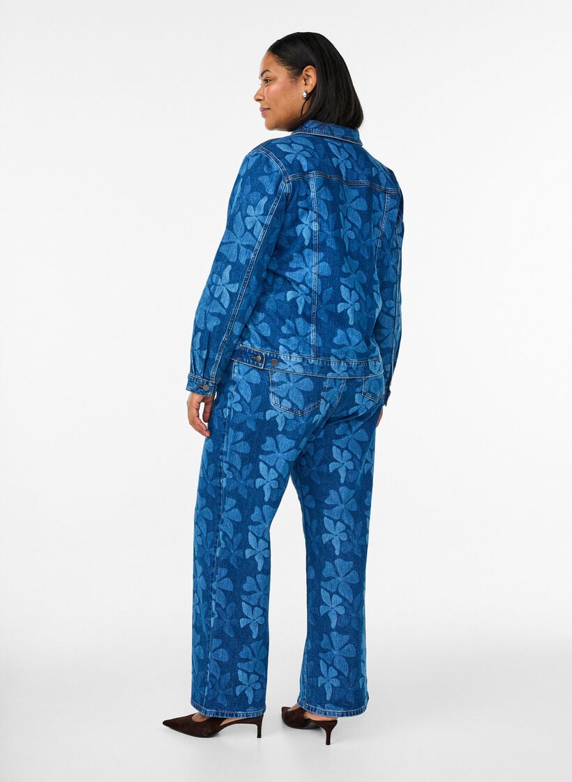 Myra jeans i blomstrete denim med Wide fit, Bl&aring;, Model image number 1