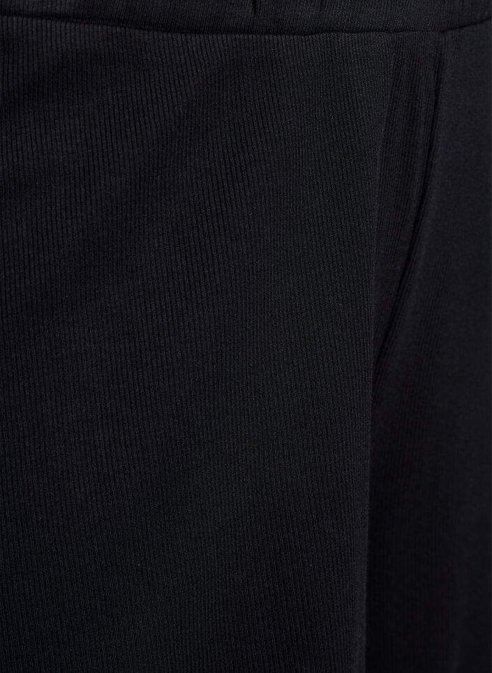L&oslash;se nattshorts med ribbestruktur og blonderkant, Svart, Packshot image number 2
