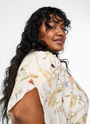 Zizzi Blomstret midikjole med A-form, Beige, Model image number 3