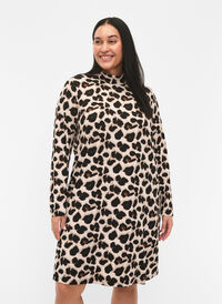 FLASH - Kjole med lange ermer og turtleneck, Leopard AOP, Model