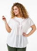 Viskosebluse med blondekant, Bright White, Model image number 0