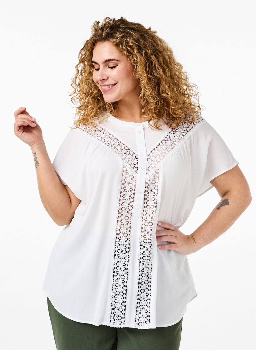 Viskosebluse med blondekant, Bright White, Model image number 0