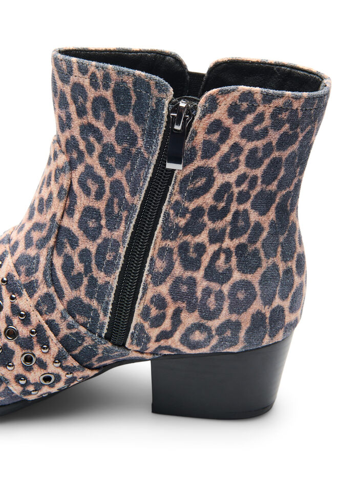 Wide fit - Leopard-mønstret ankelstøvel med spenne og nagler, Leopard AOP, Packshot