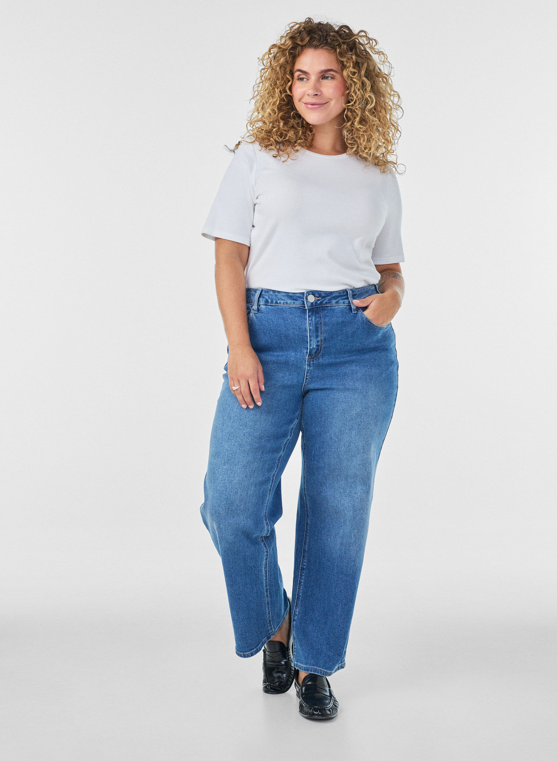 ZizziStraight jeans med et lett slitt utseende, Bl&aring;, Model image number 0