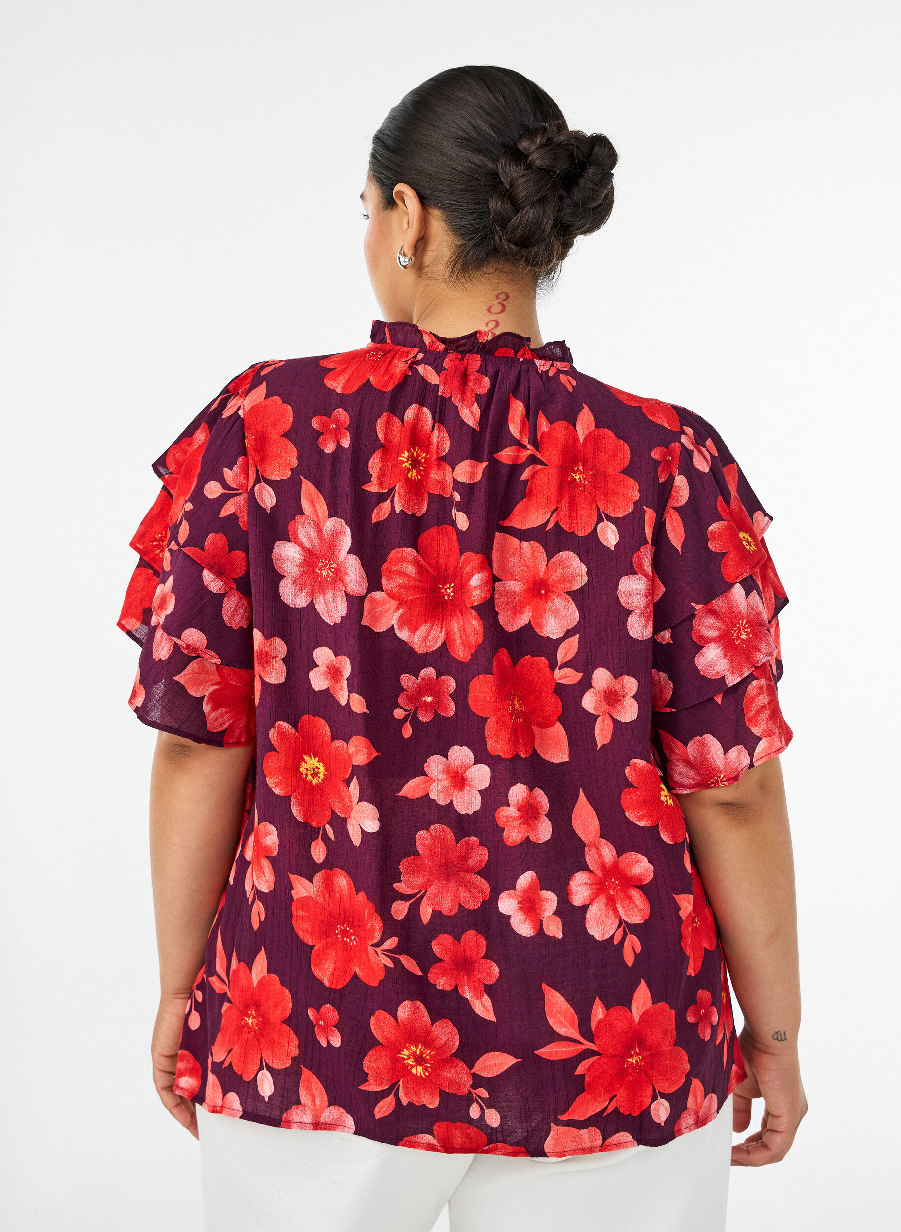 ZizziBluse i viskose med blomstermotiv og volangermer, Lilla, Model image number 2
