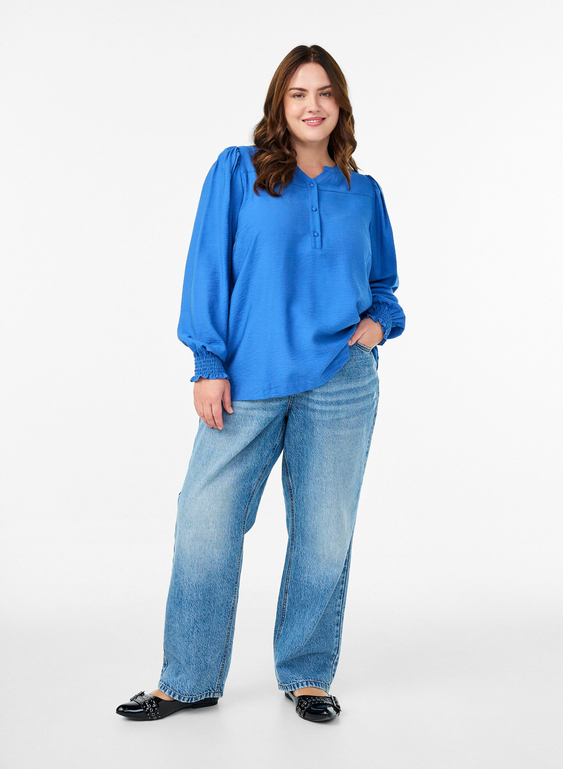 ZizziViskosebluse med smock og rynkede detaljer, Bl&aring;, Model image number 1