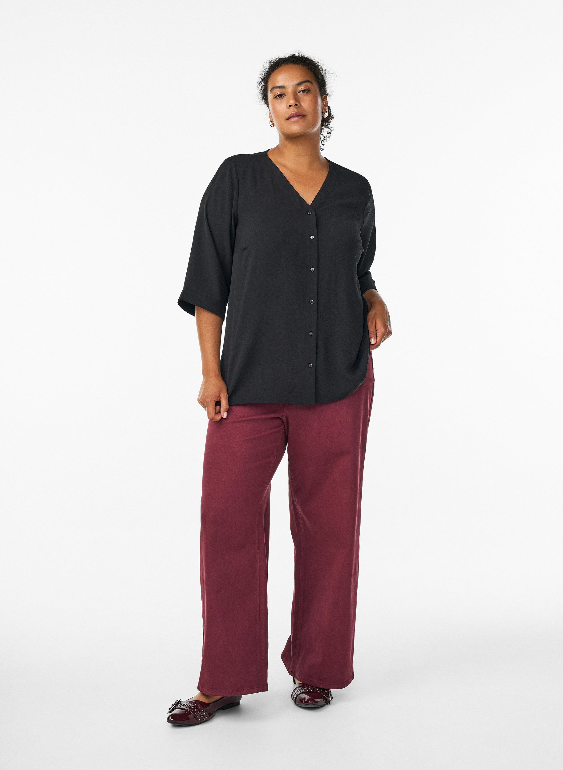 ZizziSkjortebluse med v-hals og 3/4 ermer, Svart, Model image number 1