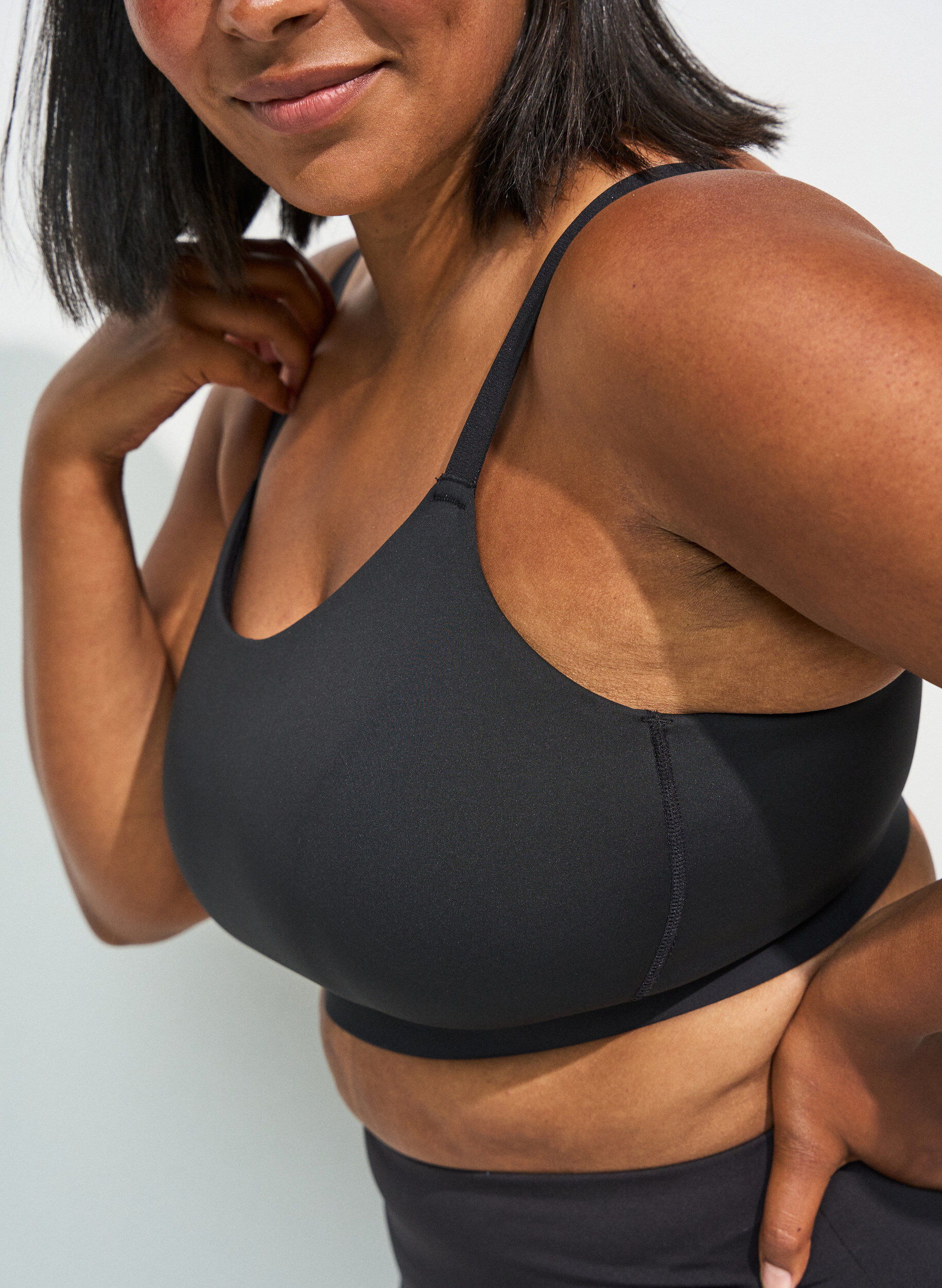 ZizziLett polstret sports-BH, Svart, Model image number 3