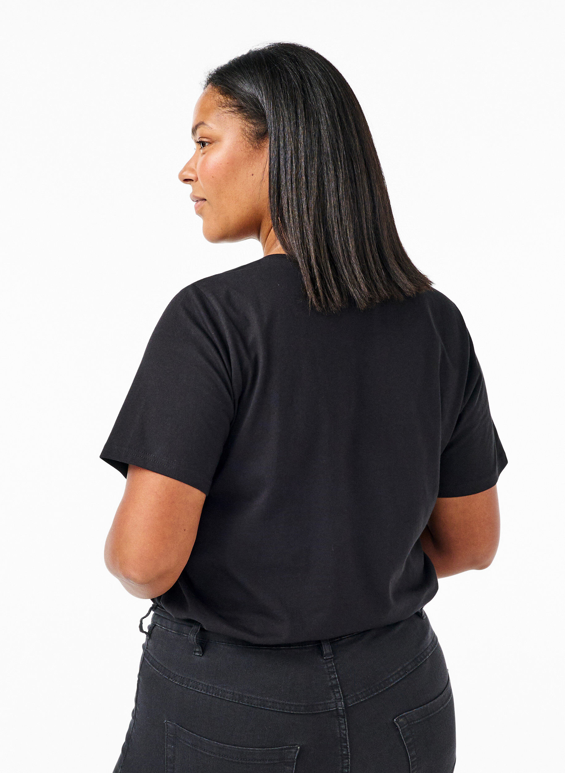 Zizzi T-skjorte i &oslash;kologisk bomull med sl&oslash;yfedetaljer, Black, Model image number 1