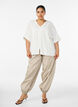 Viskosebluse med heklet kant og knapper, Vanilje, Model image number 1