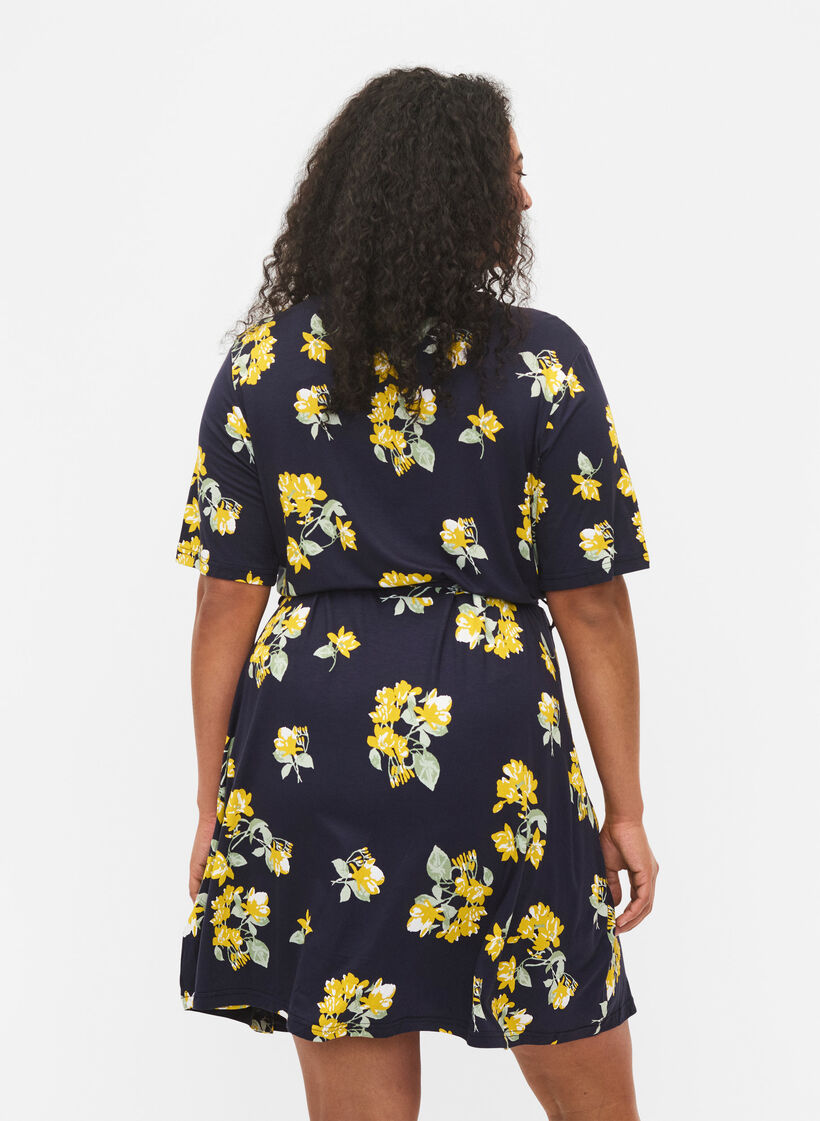 Omslagskjole i viskoe med korte ermer, Night Sky AOP Flower, Model image number 1