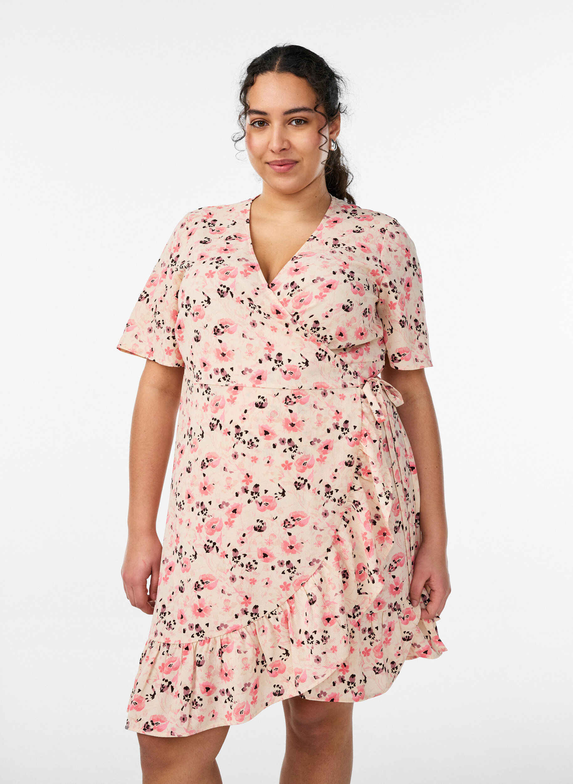 Blomstret omslagskjole med korte ermer, R&oslash;d, Model