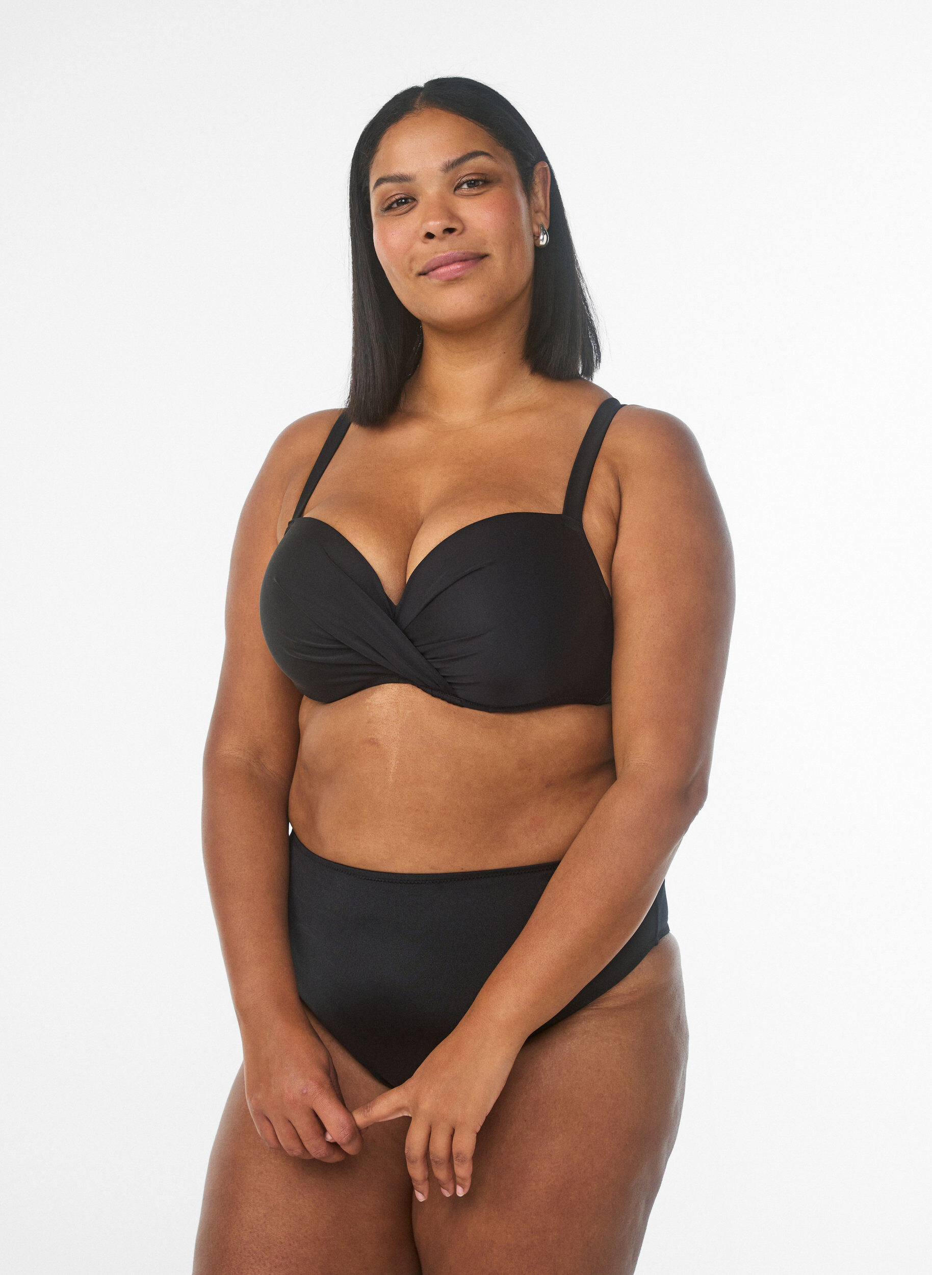 Zizzi Bikinitopp med b&oslash;yle og drapering, Svart, Model image number 1