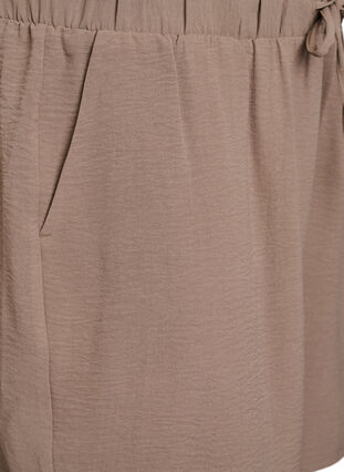 Zizzi Shorts med lommer og elastisk linning, Brun, Packshot image number 2
