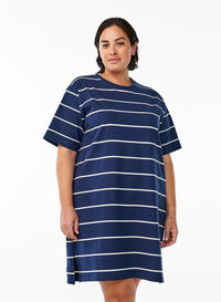 Kort jerseykjole med striper, Blå Kort jerseykjole med striper, Blå, Model