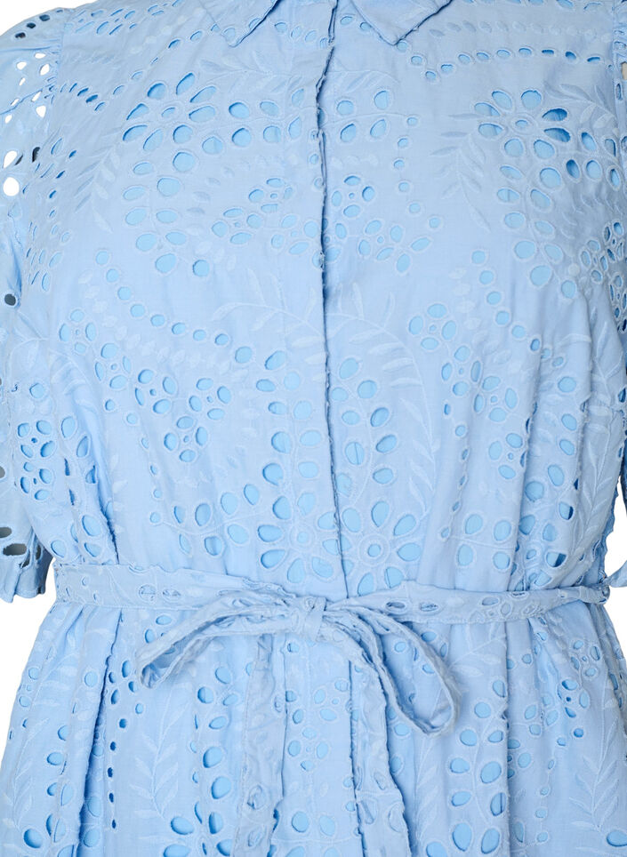Skjortekjole i broderie anglaise med knytebelte, Bl&aring;, Packshot image number 2