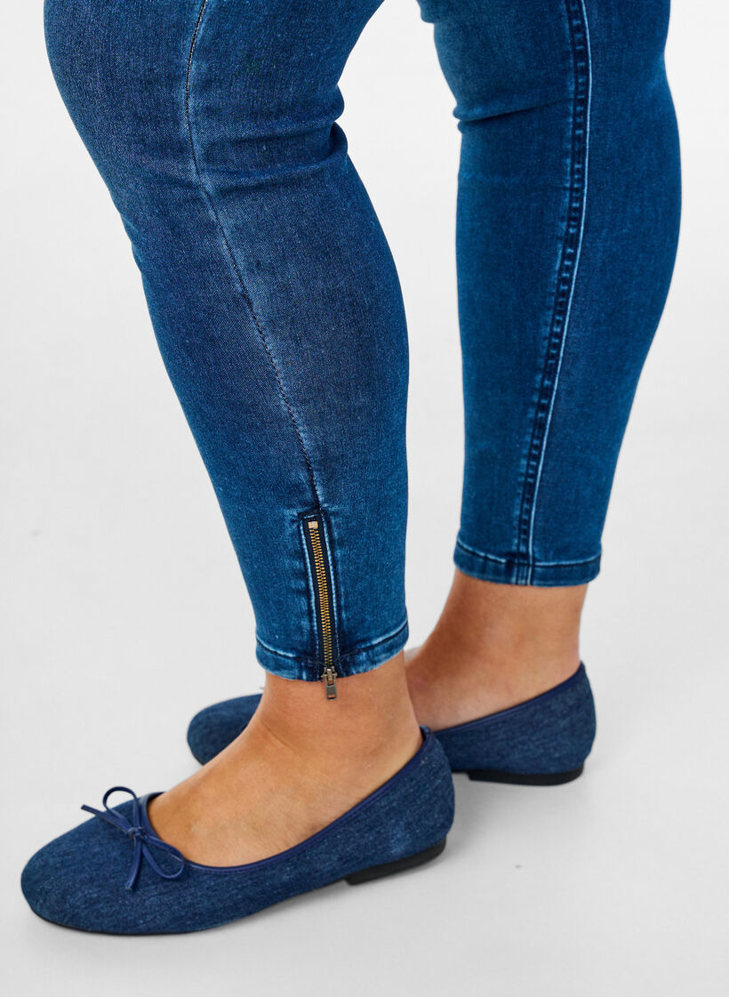 Cropped Amy jeans med glidelåsdetaljer, Blå, Model image number 2