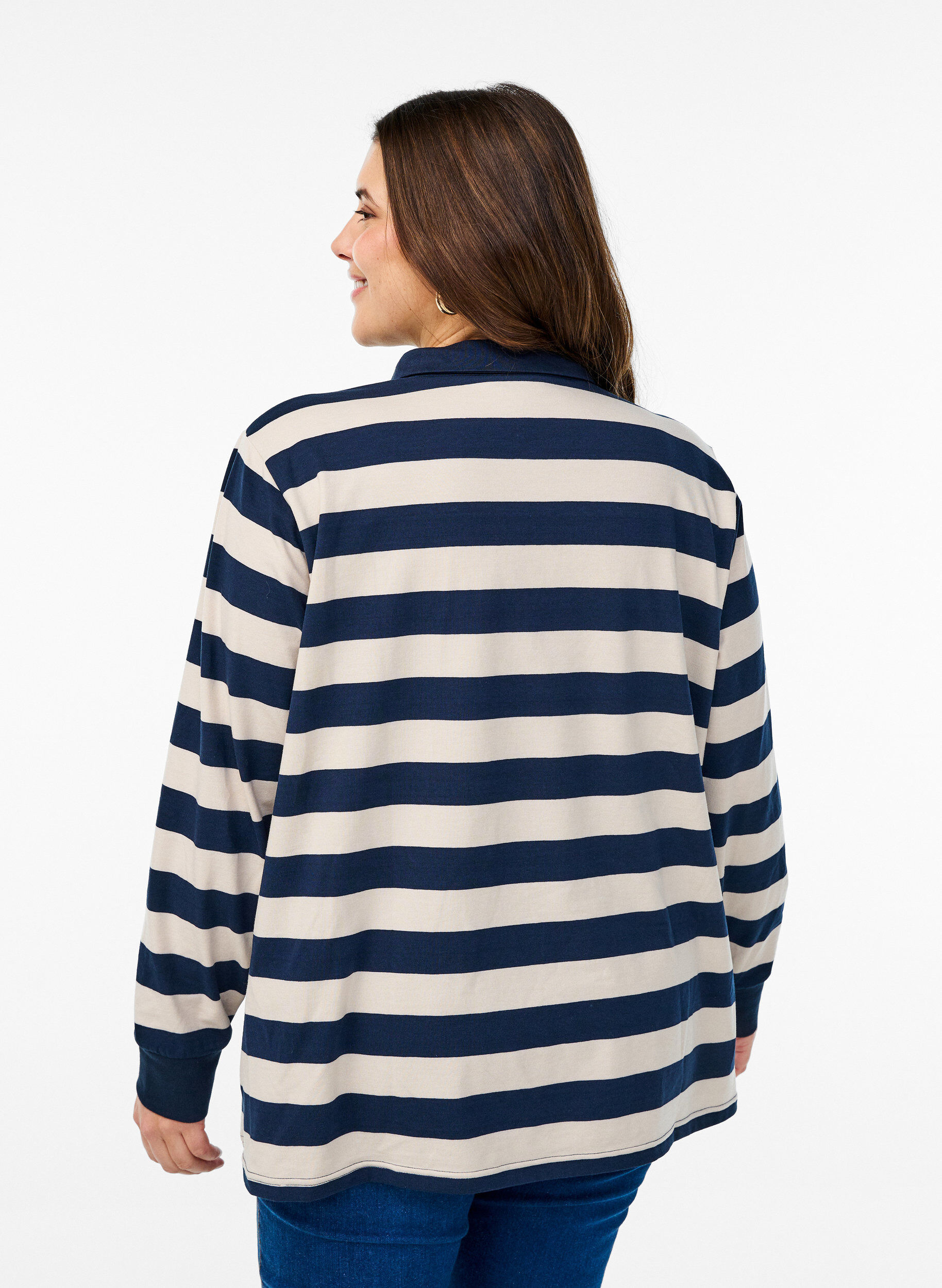 Zizzi Stripete poloskjorte med frott&eacute;detaljer, Birch w. Navy, Model image number 1