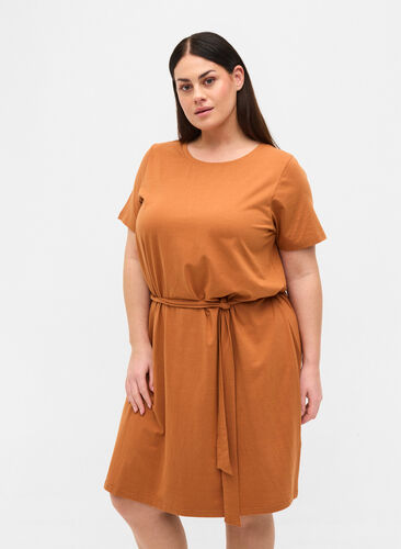 Kortermer kjole med midjebelte, Pecan Brown, Model image number 0
