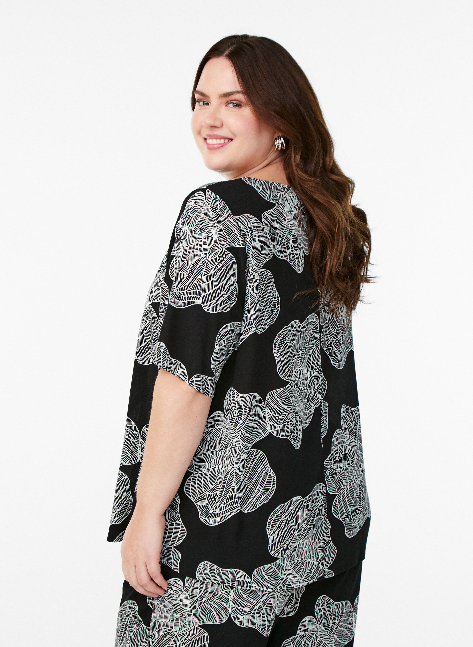 Zizzi Short sleeve Viscose Bluse med utskrift, Svart, Model image number 2