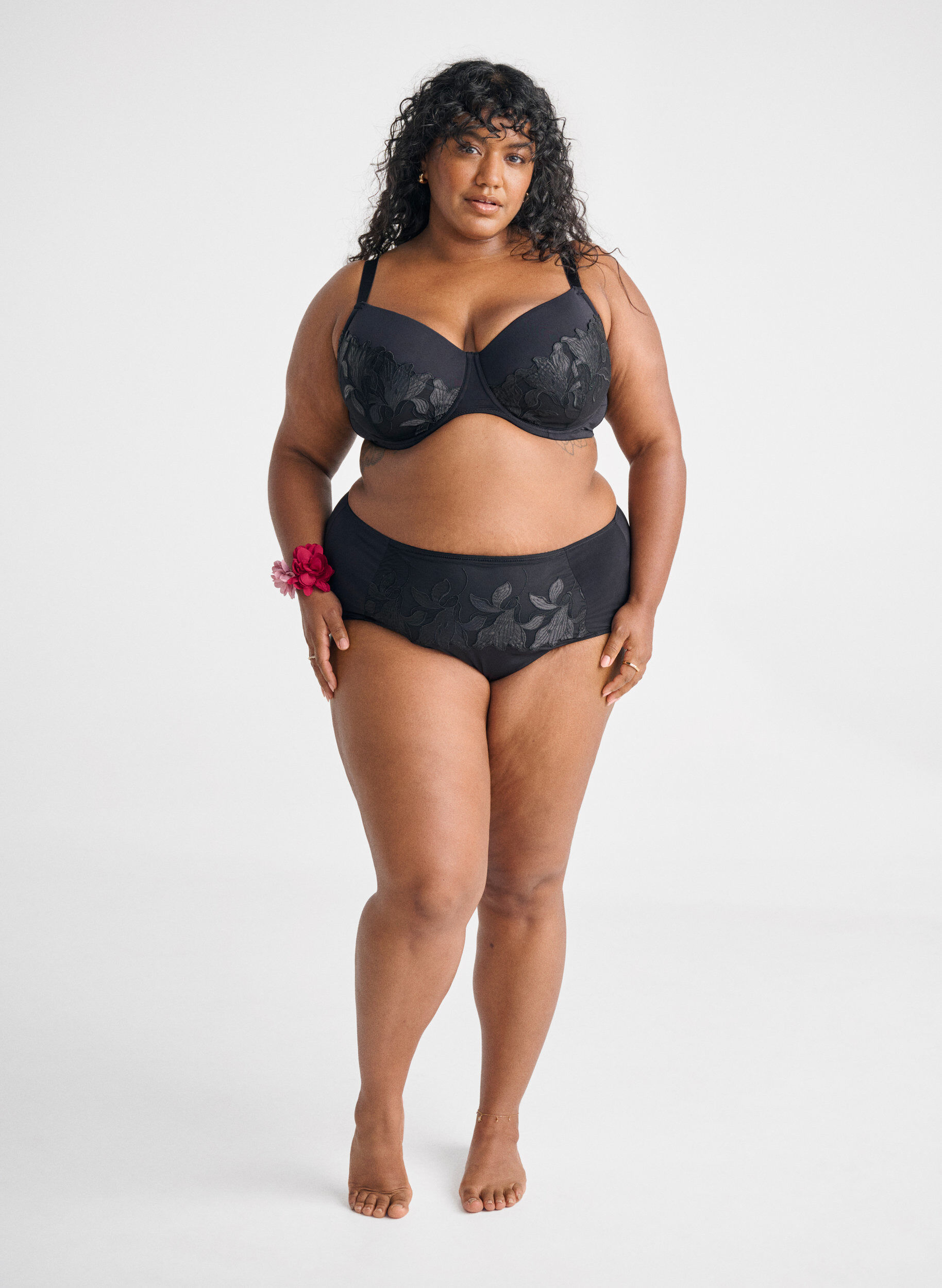 Zizzi Mikrofibertruser med blomsterbroderi, Svart, Image image number 0