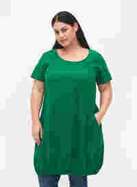 Kortermet kjole i bomull, Verdant Green, Model