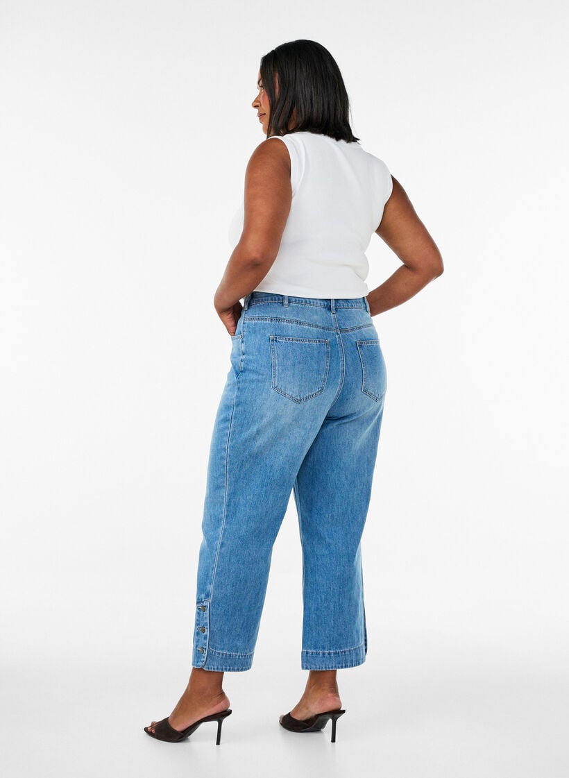 Avkuttede Kiana jeans med straight fit og knappdetaljer, Bl&aring;, Model image number 1