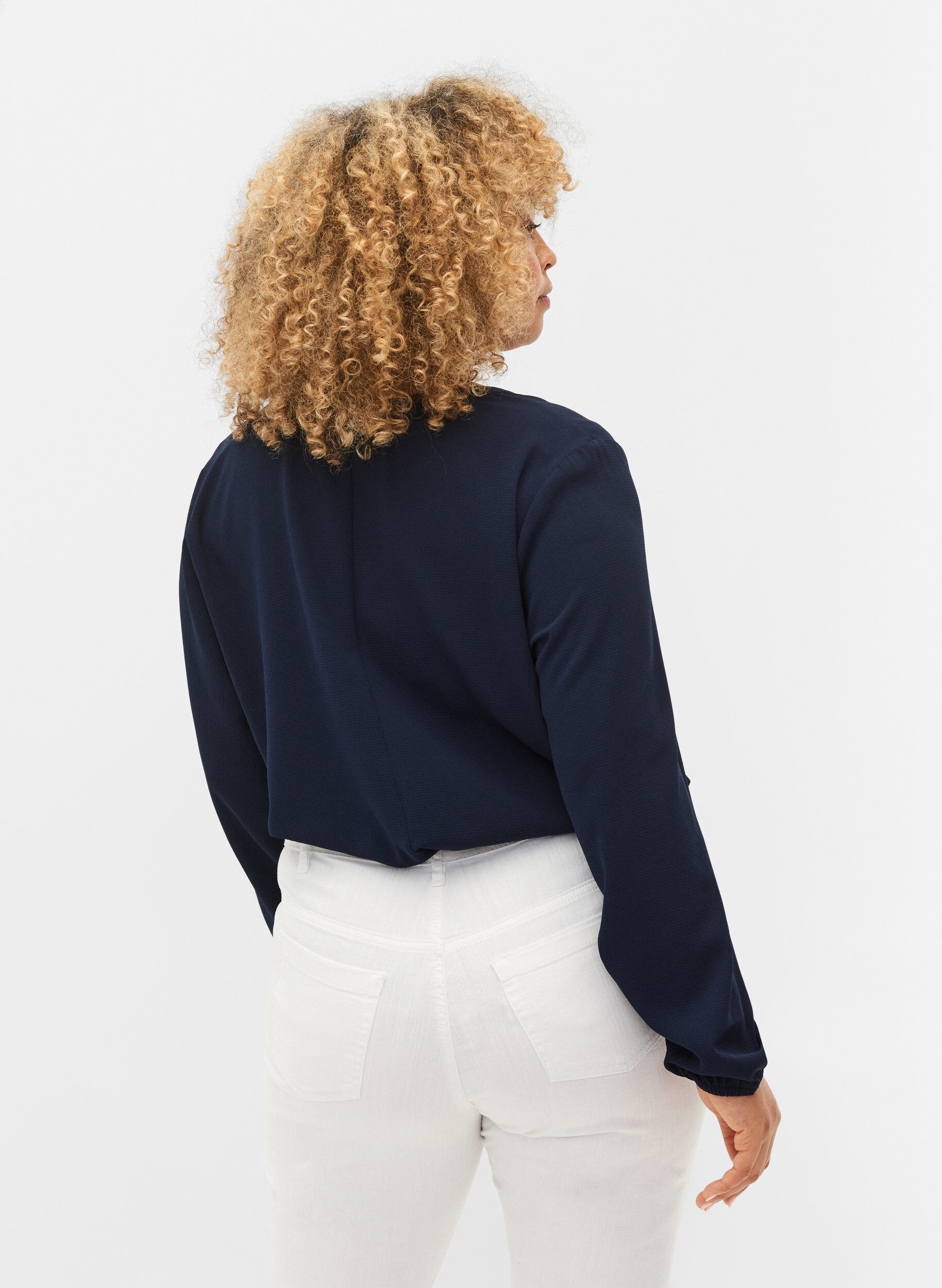 Zizzi Ensfarget bluse med V-hals, Navy Blazer, Model image number 1