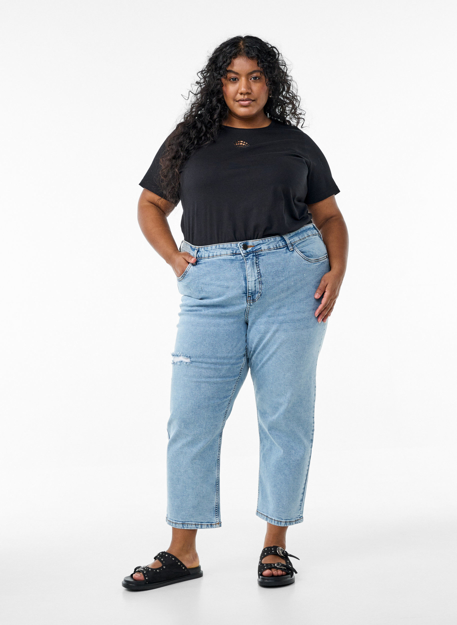 Zizzi T-skjorte med dekorative detaljer, Svart, Model image number 1